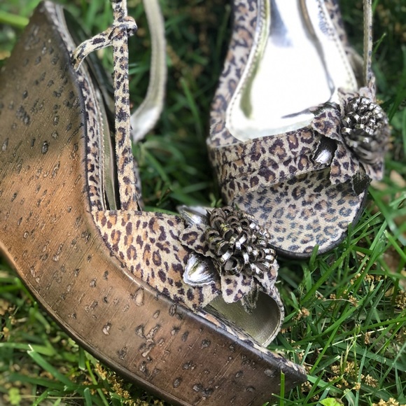 Sonho dos Pés Cheetah Platform Sandals - Picture 7 of 16